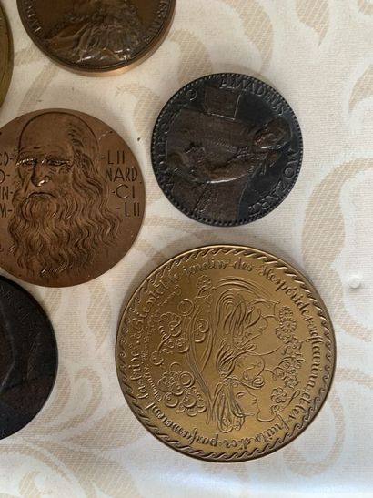 LOT of 14 decorative medals in gilded br...