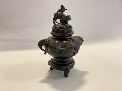 JAPAN circa 1900
Bronze incense burner with...