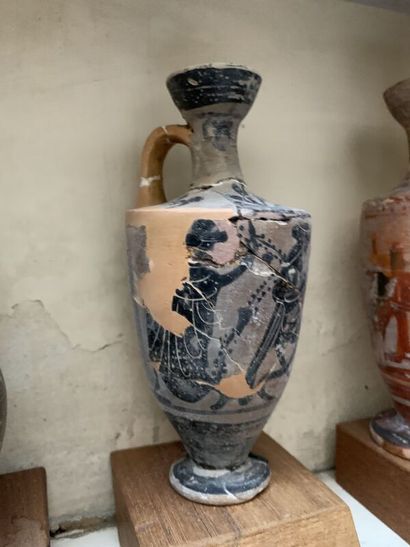 Lot of small terracotta statuettes and vases....