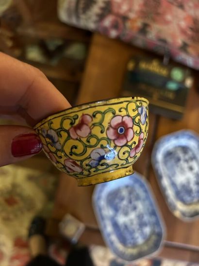 Two small enamel sorbets.
China late 19th...