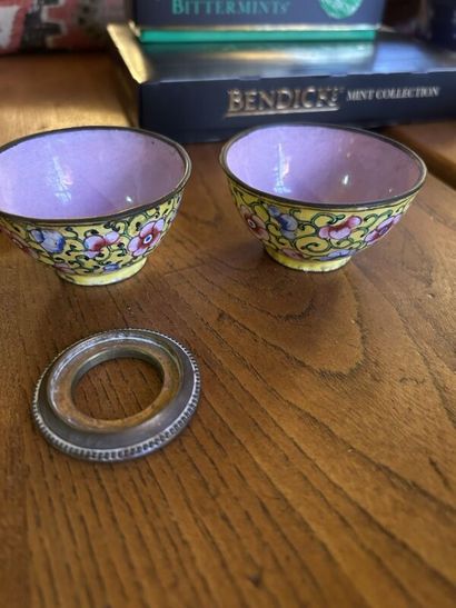 Two small enamel sorbets.
China late 19th...