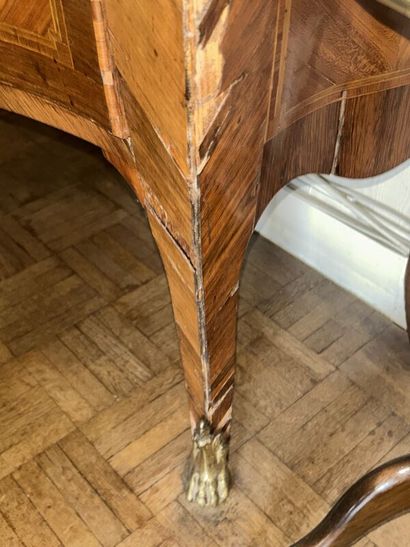 Small veneered chest of drawers with two...