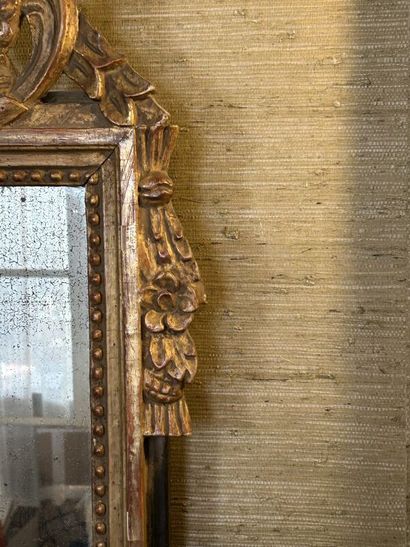 Gilded wood mirror with pearl frieze, 
stylized...