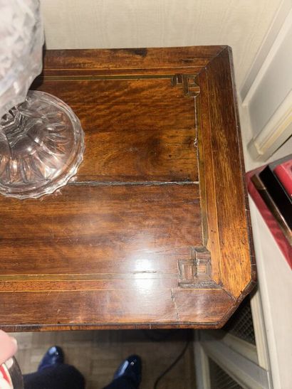 Small veneered child's secretary,
Cut-edge...
