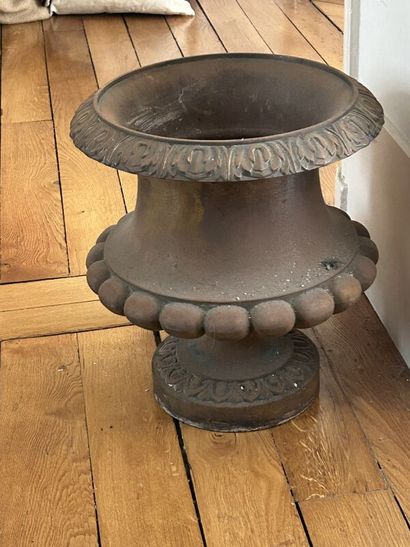 Brown painted cast iron vase
H 32 - D 29...