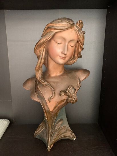 Female bust in patinated plaster.
Illegible...