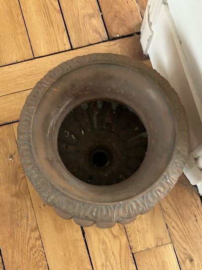 Brown painted cast iron vase
H 32 - D 29...