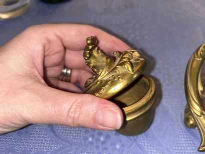 BD ?
Gilded bronze inkwell decorated with...