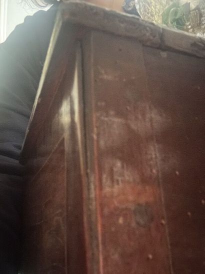 Small veneered child's secretary,
Cut-edge...