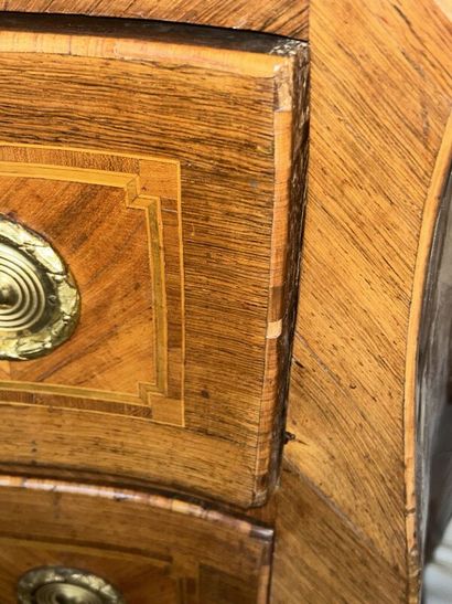 Small veneered chest of drawers with two...