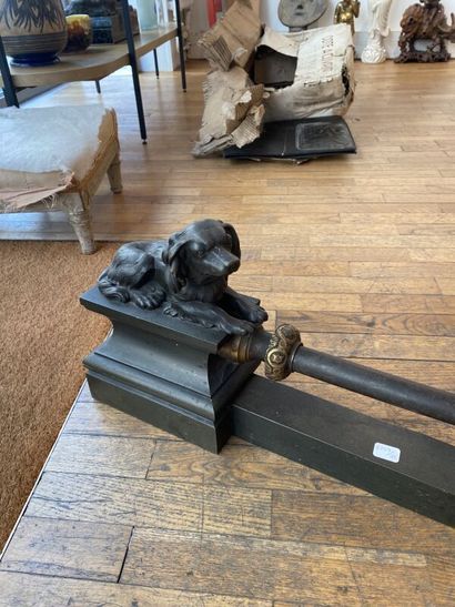 Mantelpiece bar topped by two recumbent dogs
Length:...