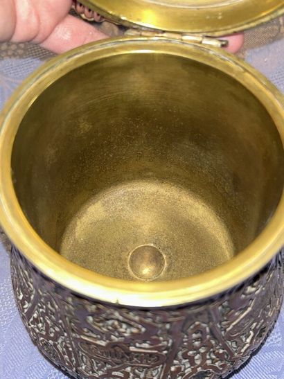 Brass (or bronze?) snuffbox with two gilded...
