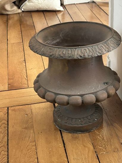 Brown painted cast iron vase
H 32 - D 29...