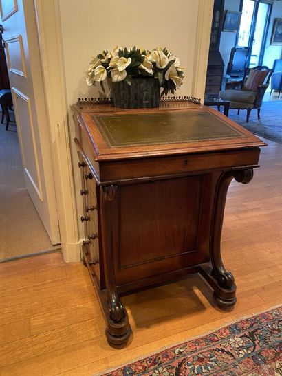 Davenport desk in mahogany, English workmanship...