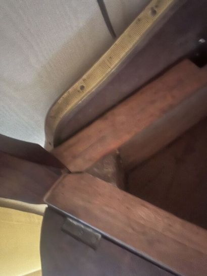 Veneered handkerchief table, 
The top has...