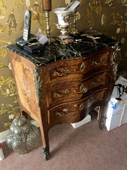 Small veneered chest of drawers
Louis XV...
