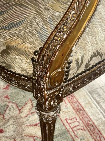 Gilded wood salon with sofa and four armchairs
Louis...