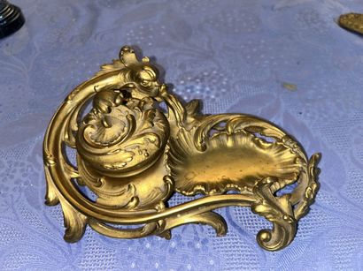 BD ?
Gilded bronze inkwell decorated with...