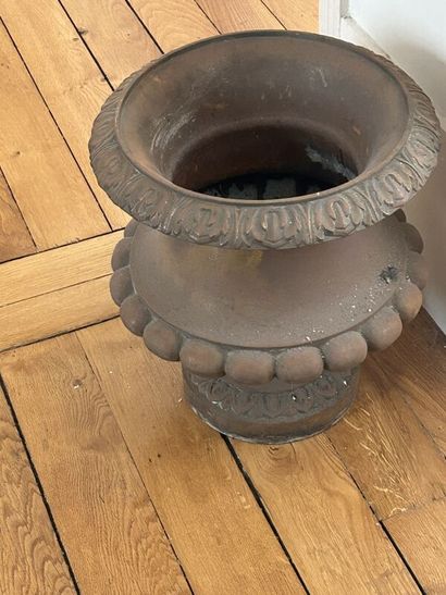Brown painted cast iron vase
H 32 - D 29...