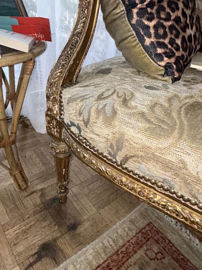 Gilded wood salon with sofa and four armchairs
Louis...