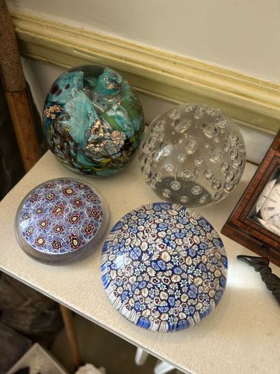 Set of five sulffure balls, 
Floral decor,...