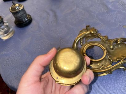 BD ?
Gilded bronze inkwell decorated with...