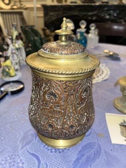 Brass (or bronze?) snuffbox with two gilded...