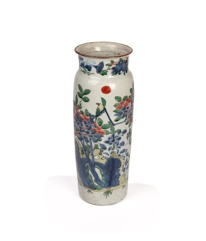 CHINA - 19th century
Porcelain scroll vase...