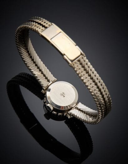 BRACELET MONTRE ronde de dame en platine...