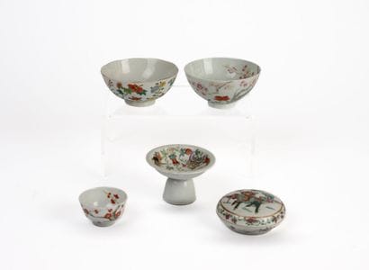 CHINA - 19th century
Set of polychrome glazed...