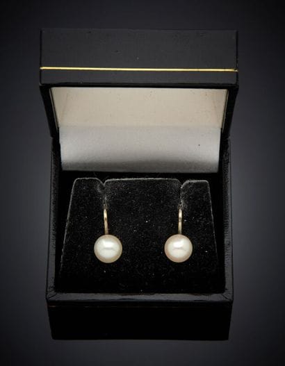 Paire de CLIPS d'OREILLES en or gris (750‰)...