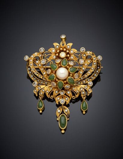 BROCHE en or jaune (750‰) ajouré, serti de...
