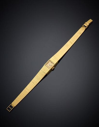 BRACELET MONTRE carrée de dame en or jaune...