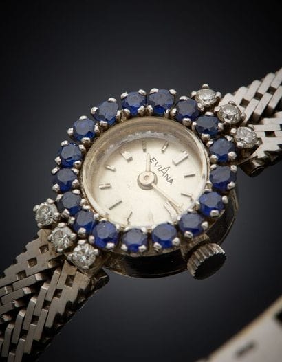BRACELET MONTRE ronde de dame en platine...
