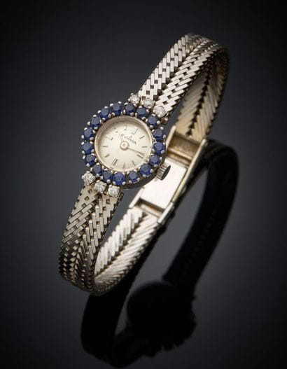 BRACELET MONTRE ronde de dame en platine...