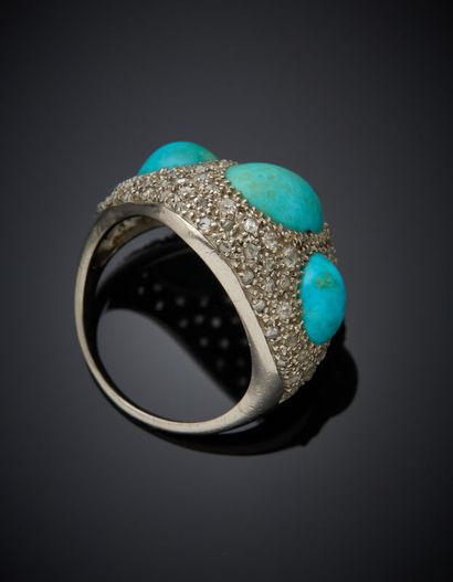Large BAGUE en platine (950‰) orné de trois...