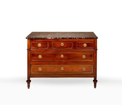 Straight-sided walnut chest of drawers with...
