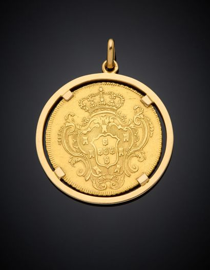 PENDENTIF circulaire en or jaune (750 ‰)...