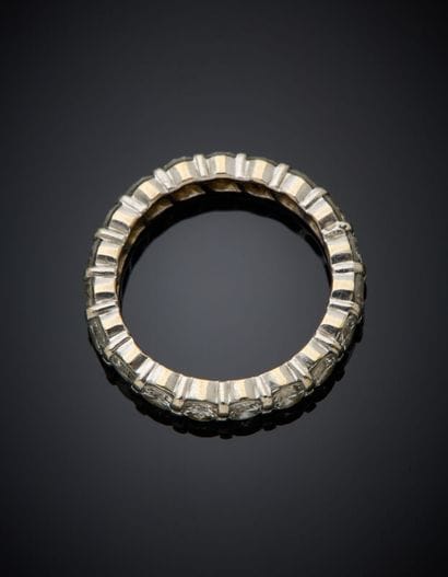ALLIANCE en platine (950‰) serti de diamants...