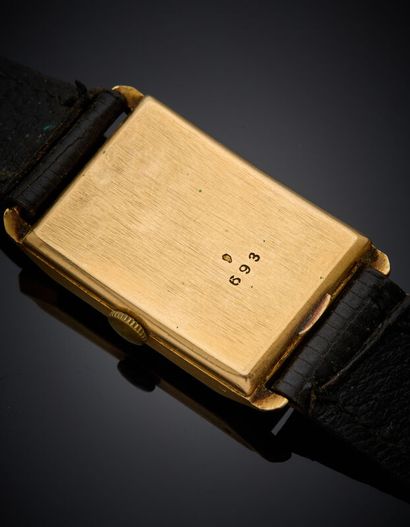 BRACELET MONTRE rectangulaire en or jaune...