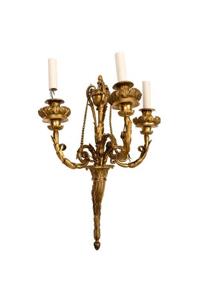 A pair of imposing chiseled and gilded bronze...