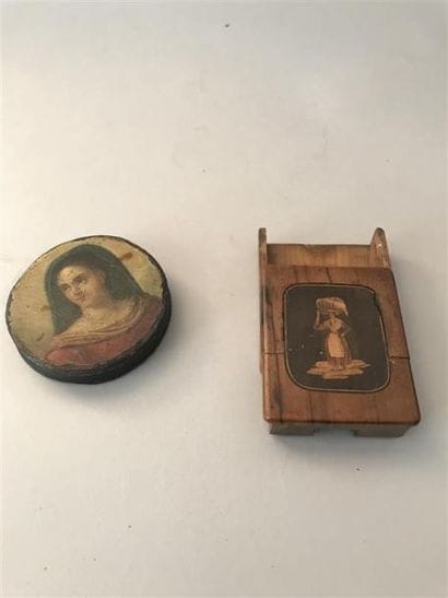 Lot : Porte montre en bois d'olivier à couvercle...