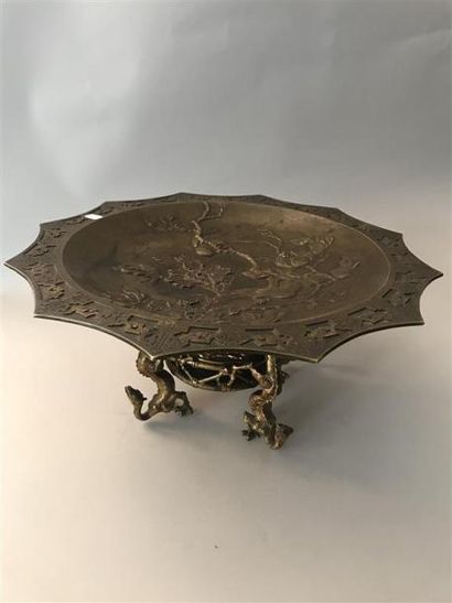 Surtout de table en bronze à plateau tournant...
