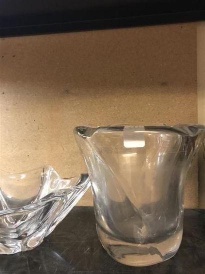 Deux en cristal de DAUM et une coupe en cristal...