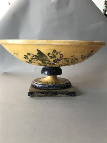 Surtout de table en albâtre, de forme ovale,...