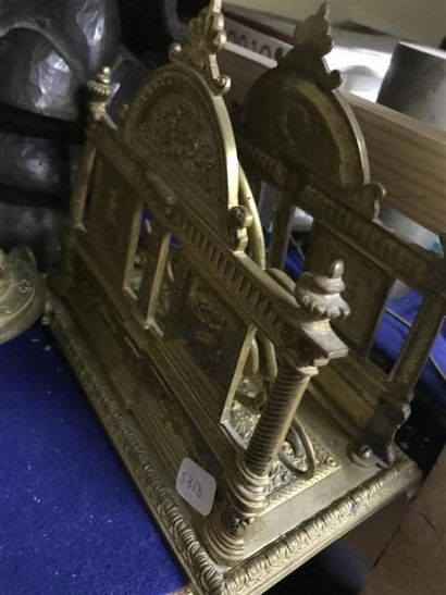 Encrier en bronze doré et porte lettre
Epoque...