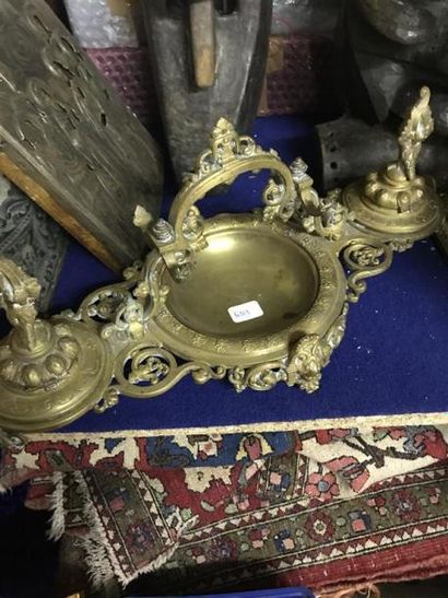 Encrier en bronze doré et porte lettre
Epoque...