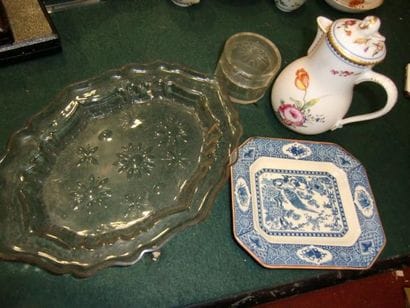 LOT : plateau en verre, vide-poche en porcelaine...