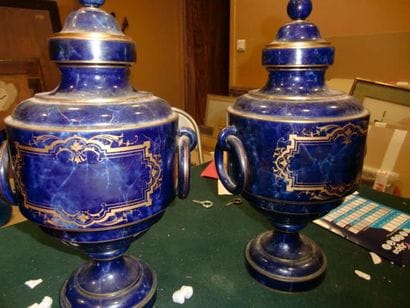 Garniture de cheminée en porcelaine de Sèvres...
