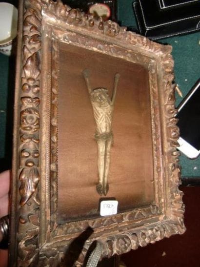 Christ en croix en os